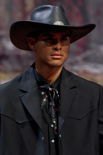 Look 195